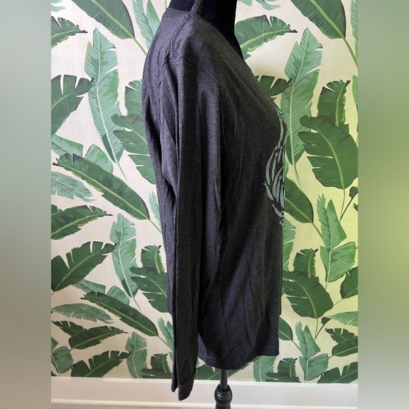 The Chosen Womens Black Against the current long sleeve Crewneck top Large - Picture 5 of 6